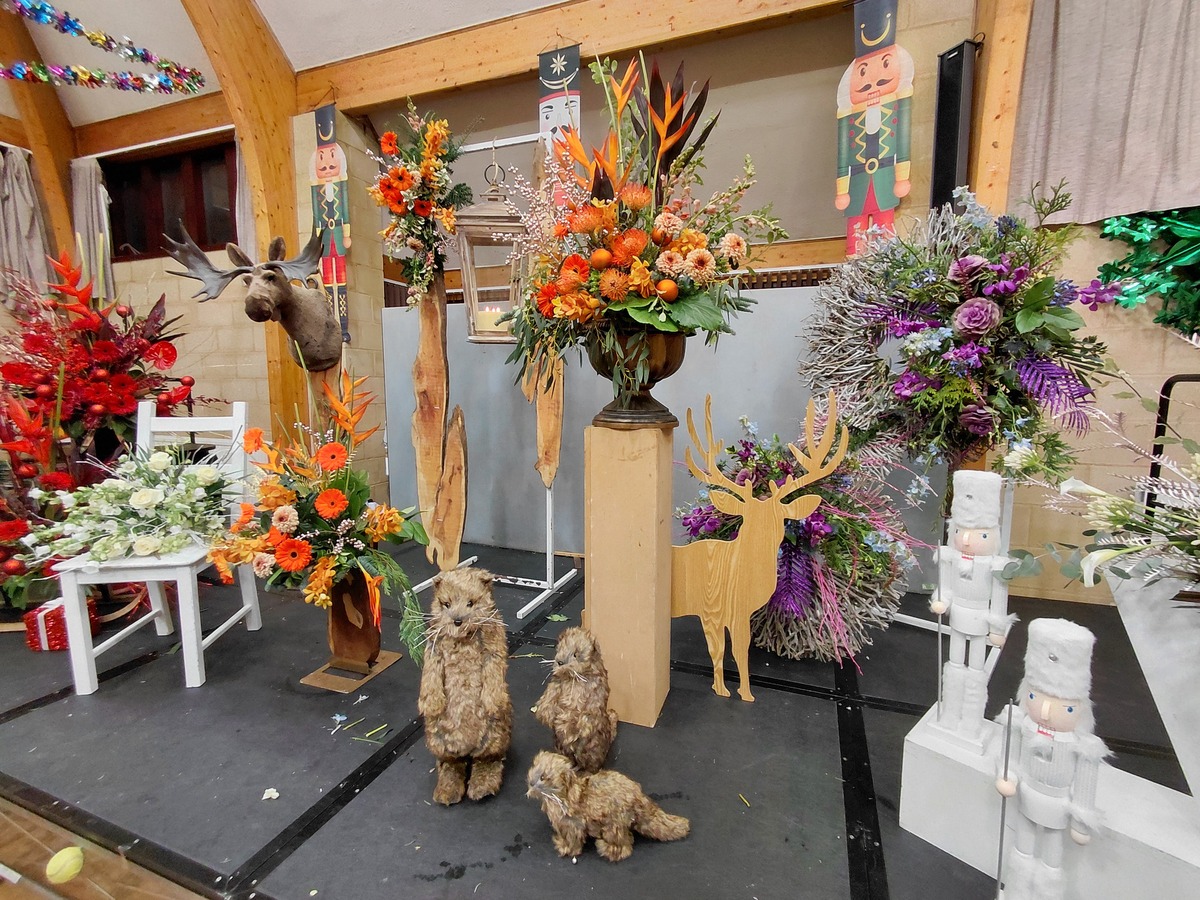 20251211 scgs floral (10)